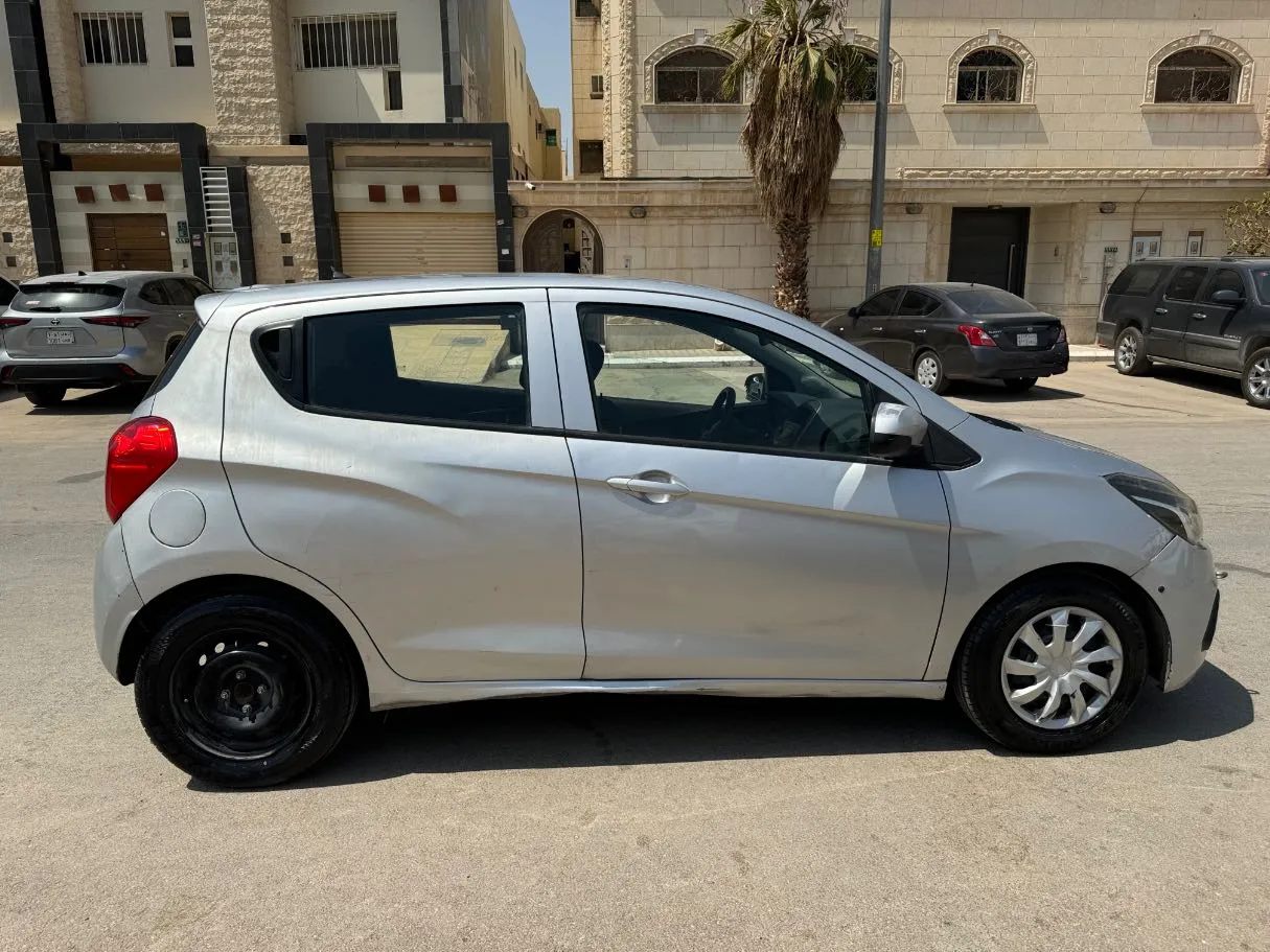 Car image 4