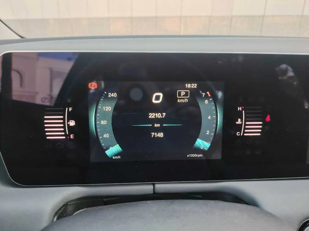 Car image 26