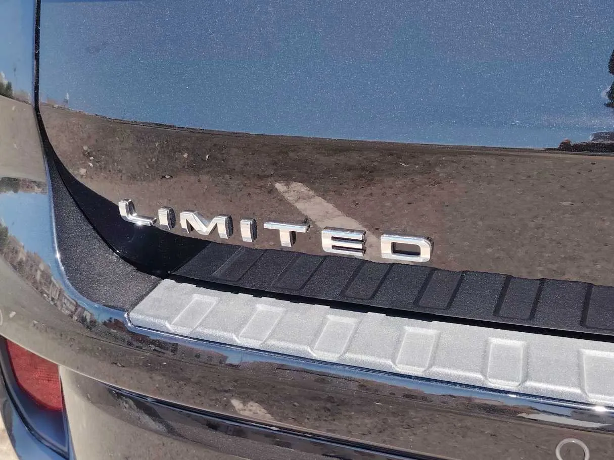 Car image 40