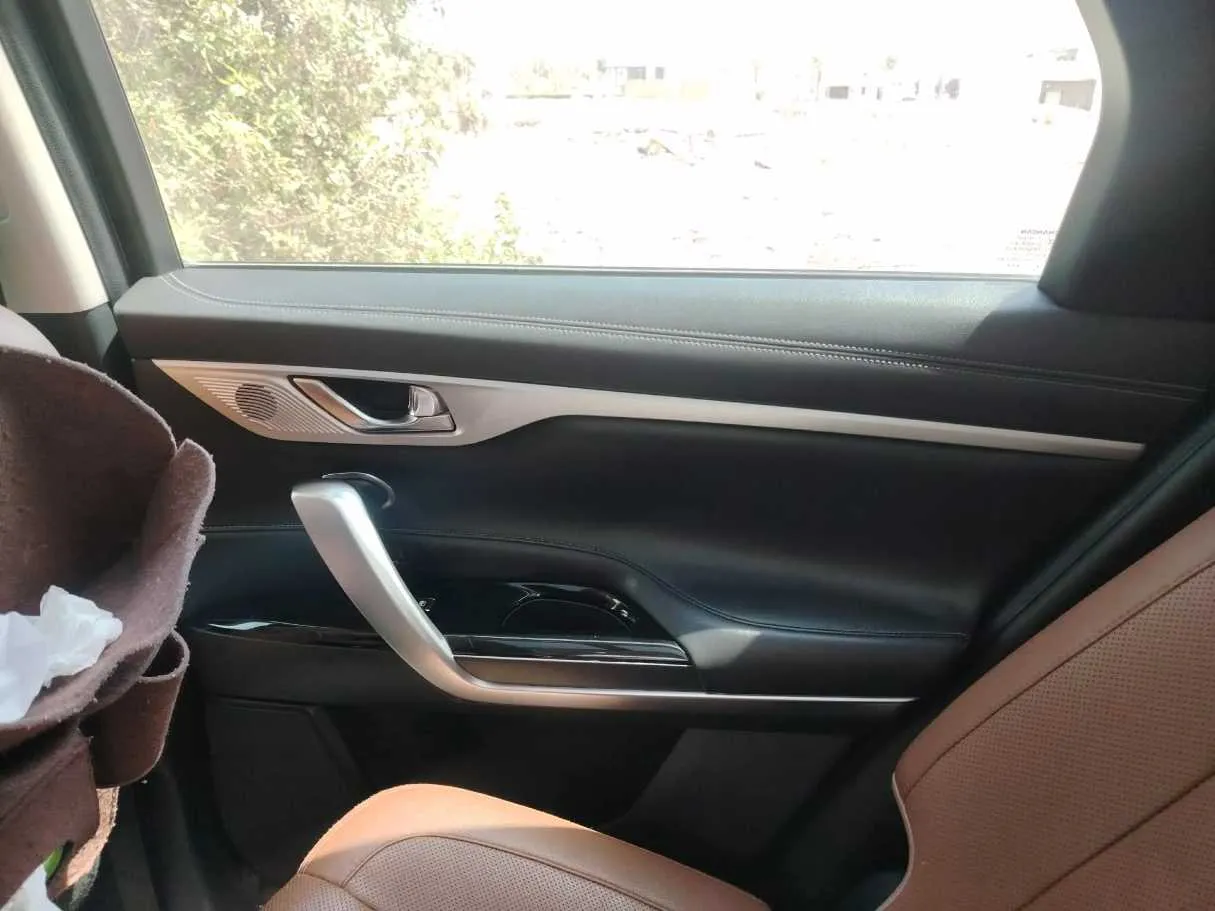 Car image 37