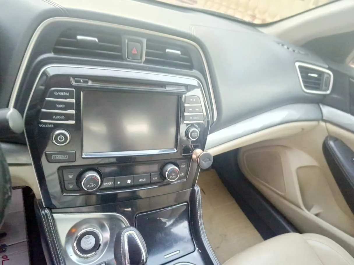Car image 22