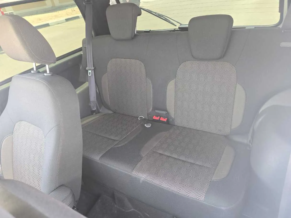 Car image 13
