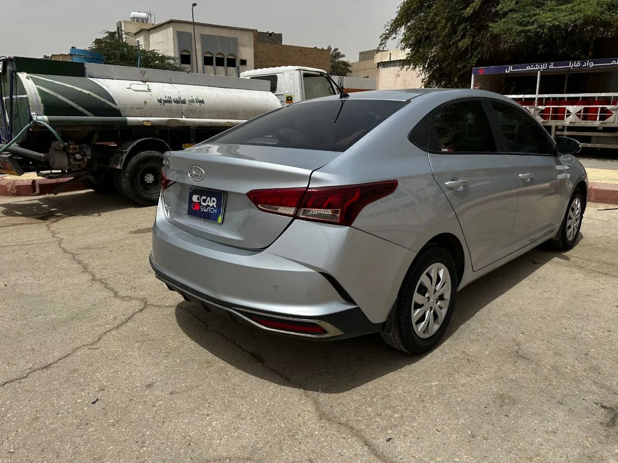 Car image 5