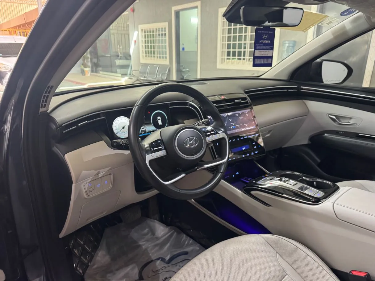 Car image 12