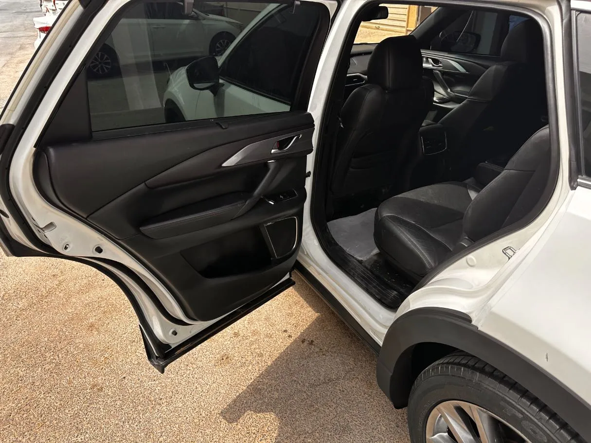 Car image 14