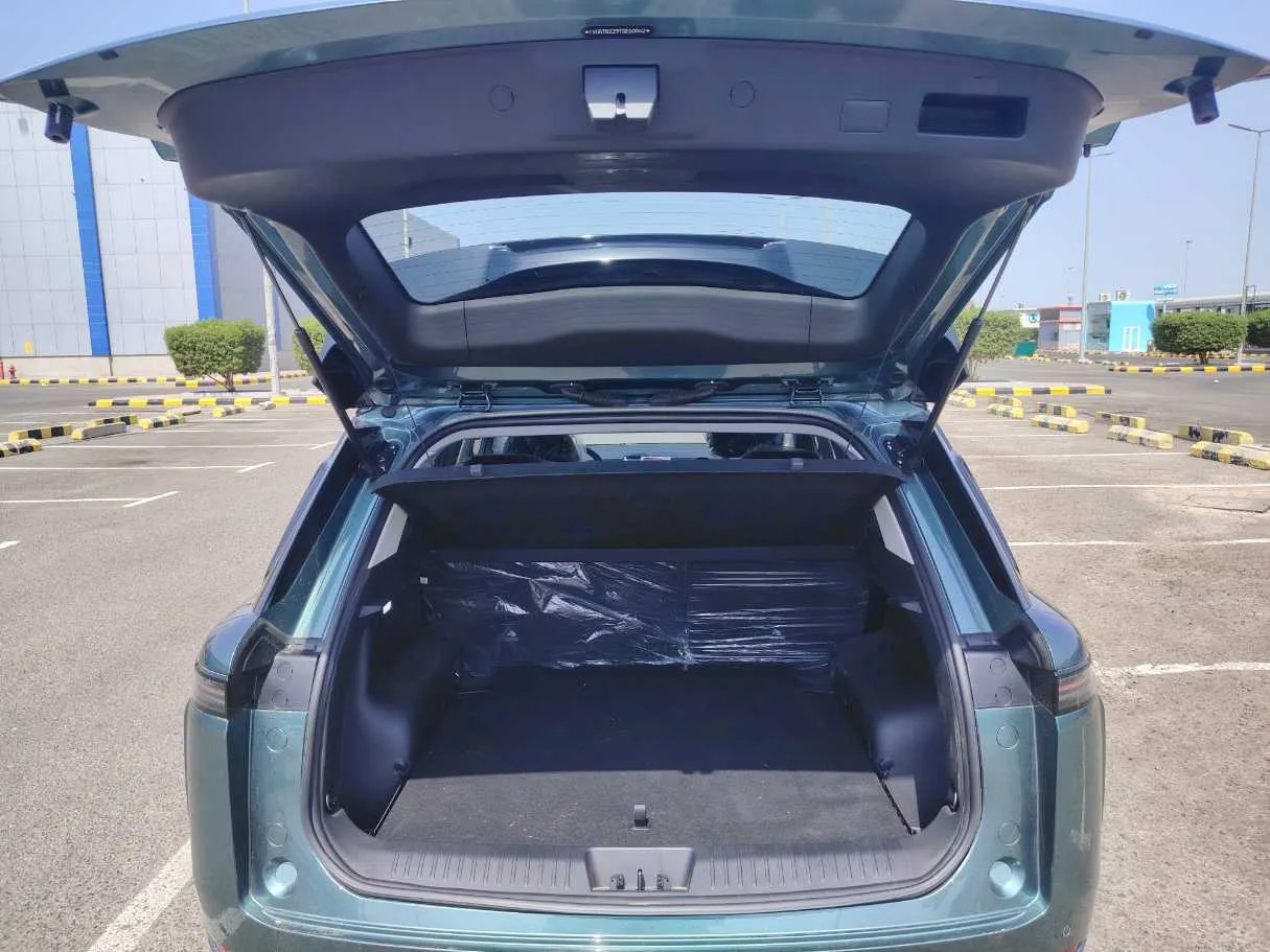 Car image 23