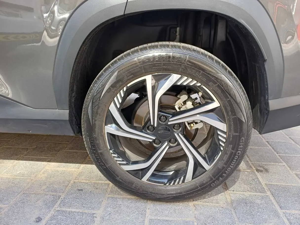 Car image 9