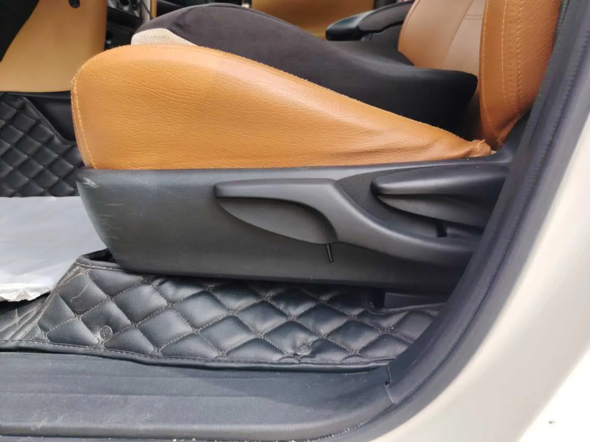 Car image 27