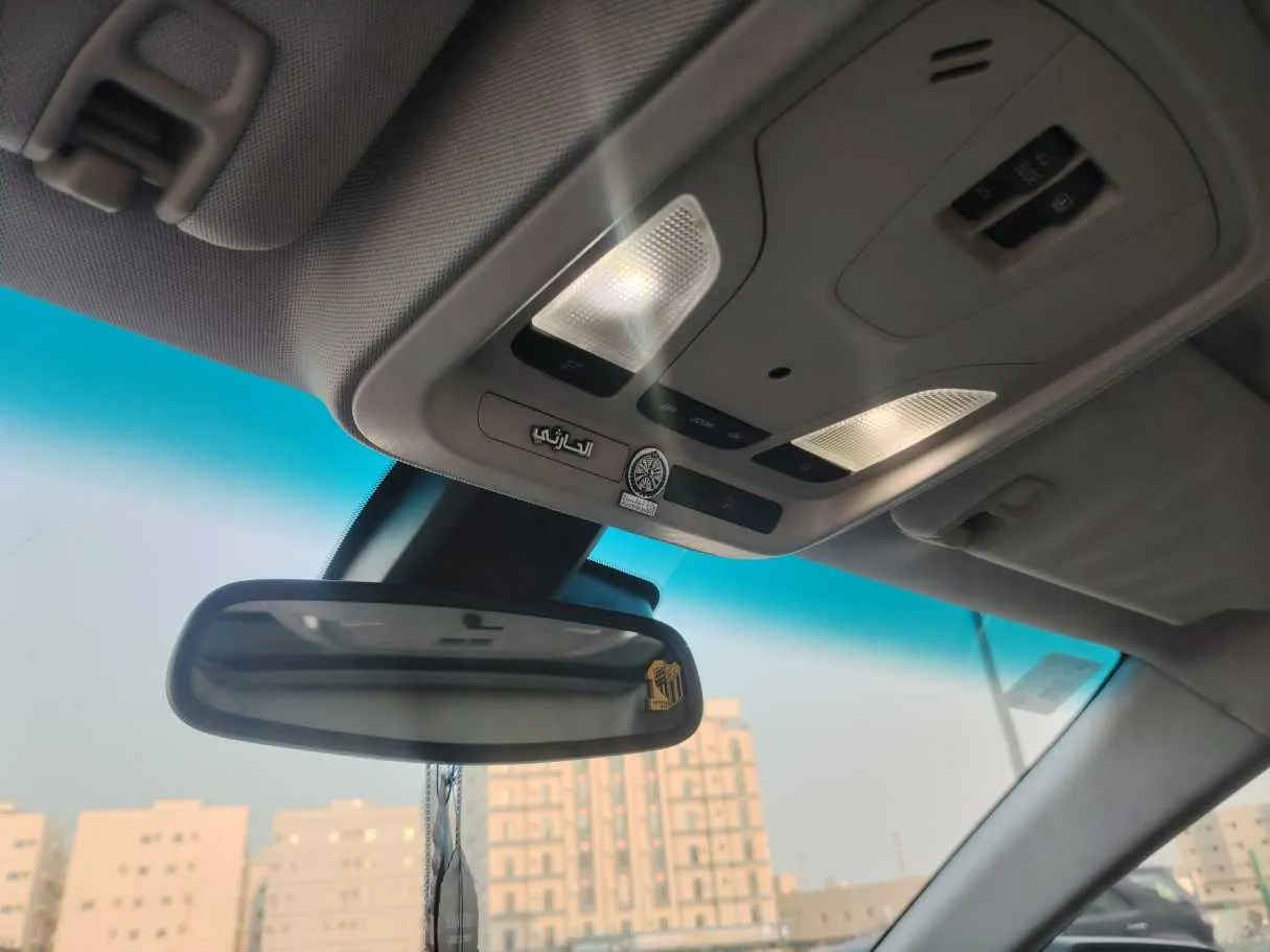 Car image 26