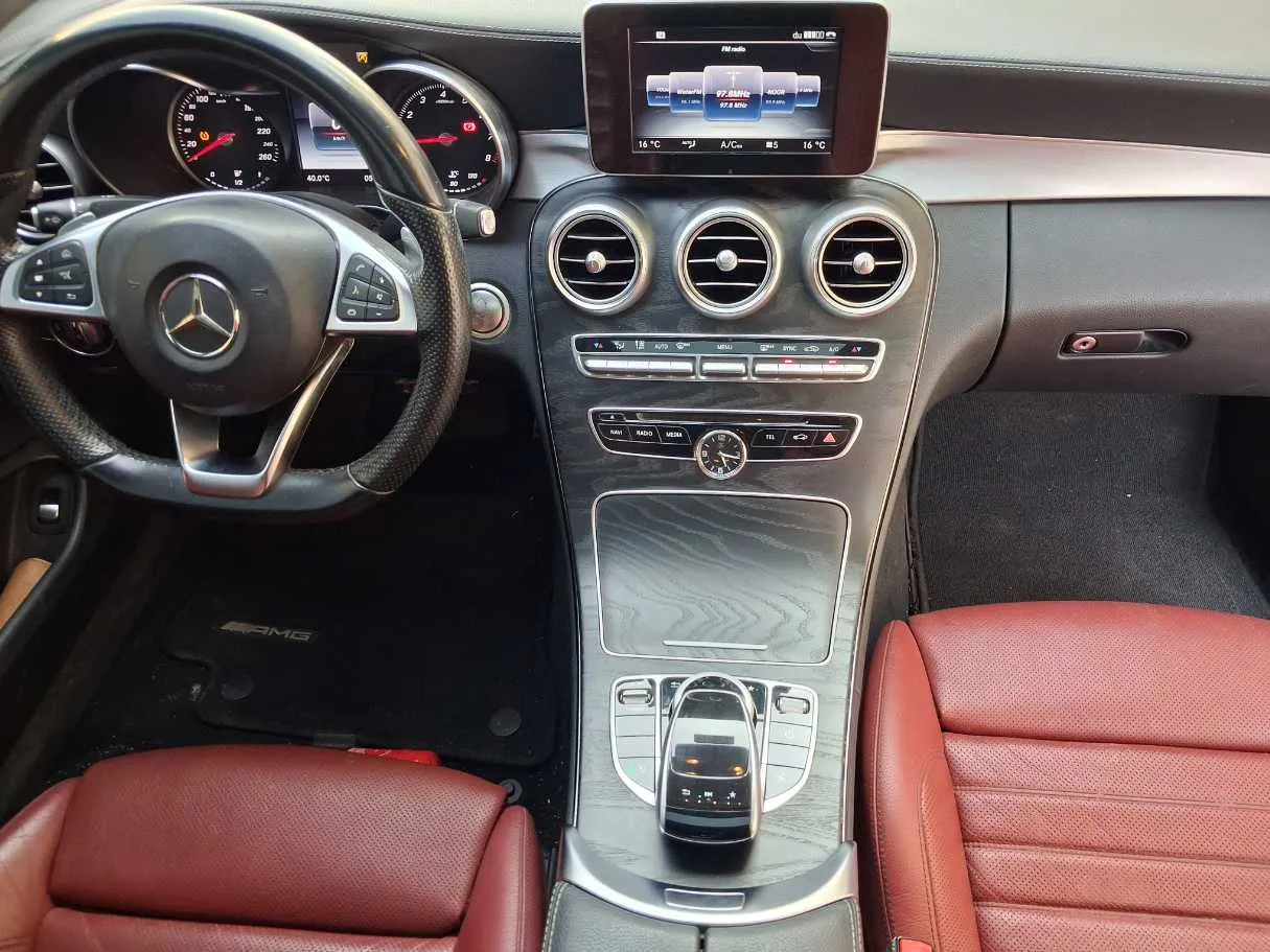 Car image 16