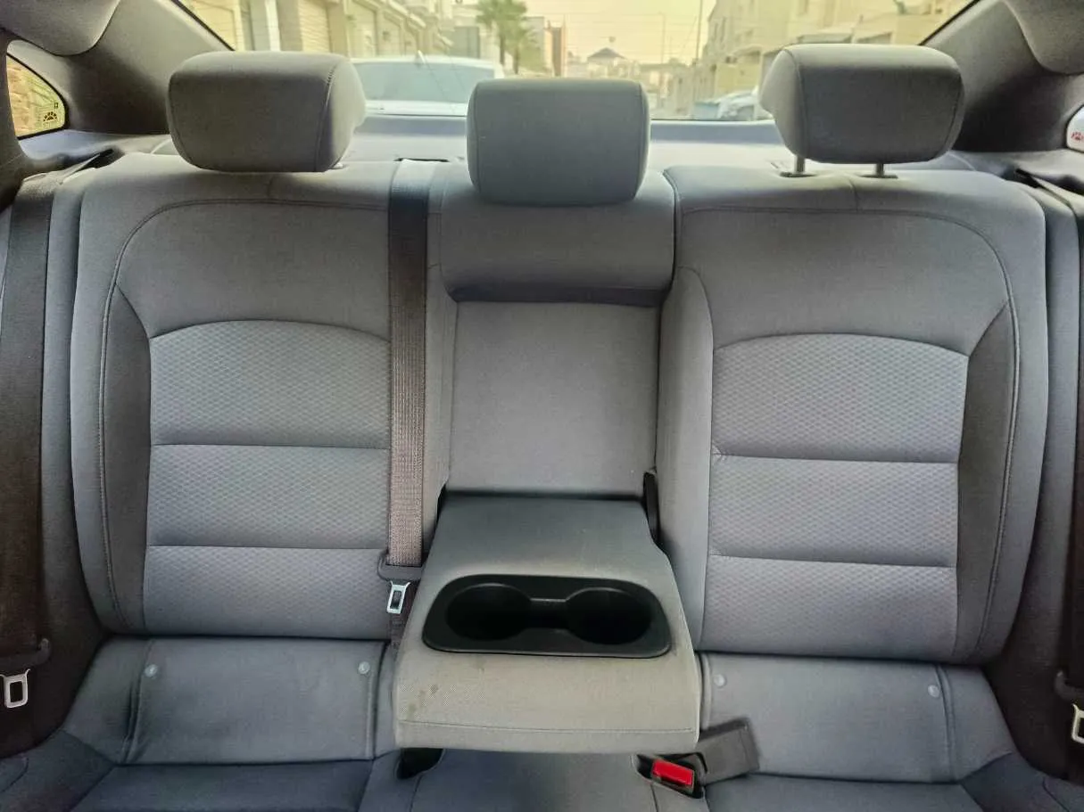 Car image 18