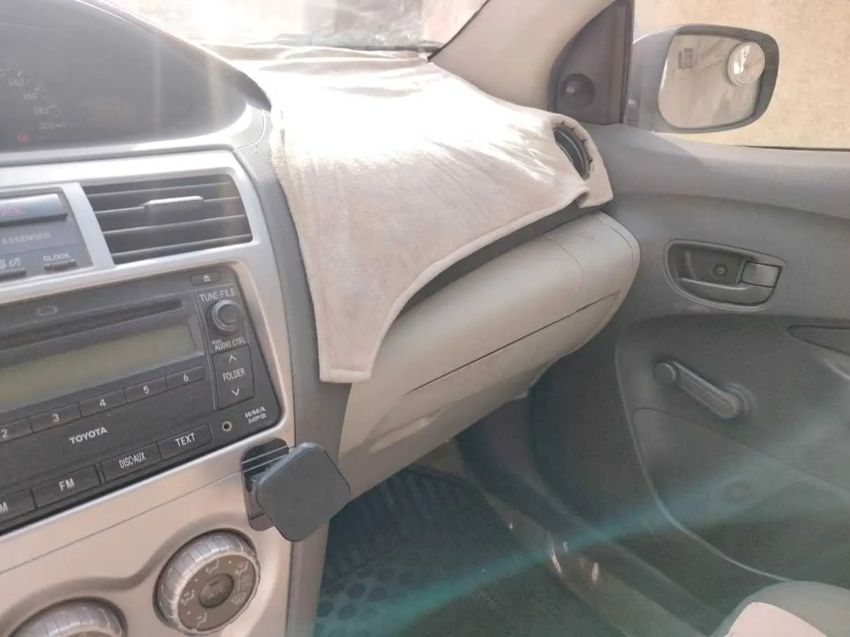 Car image 26