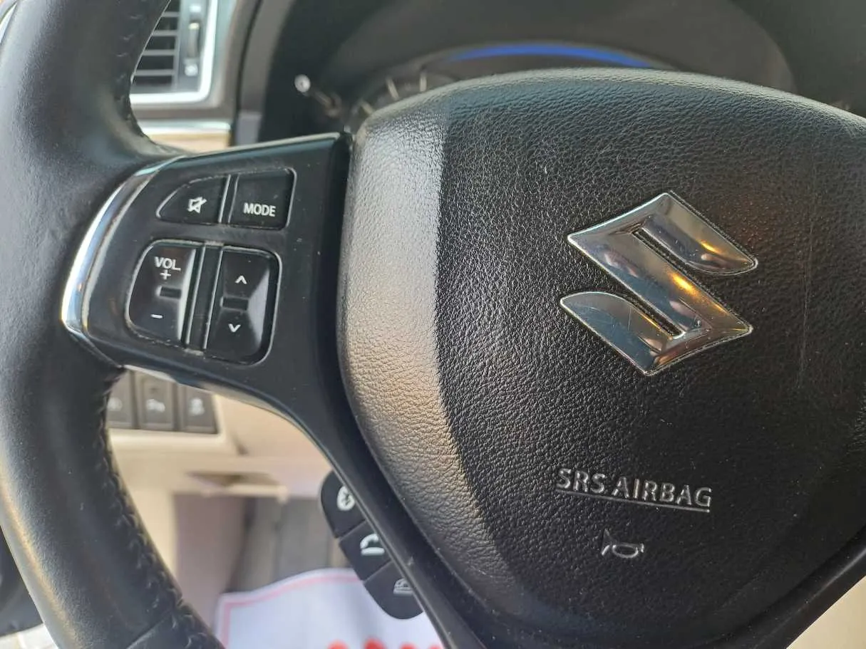 Car image 19