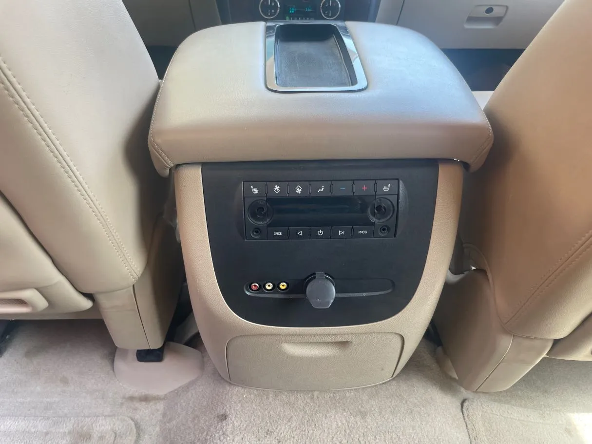 Car image 25