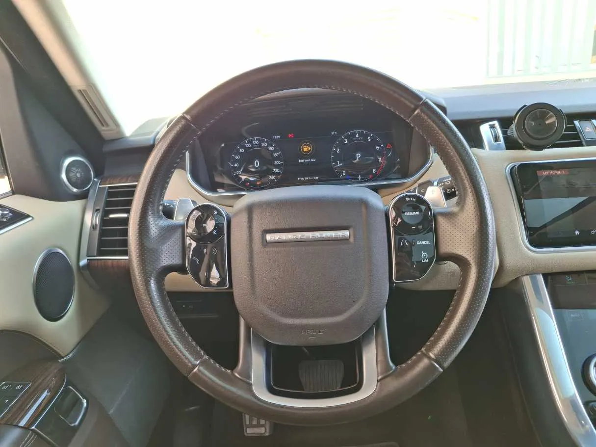 Car image 14
