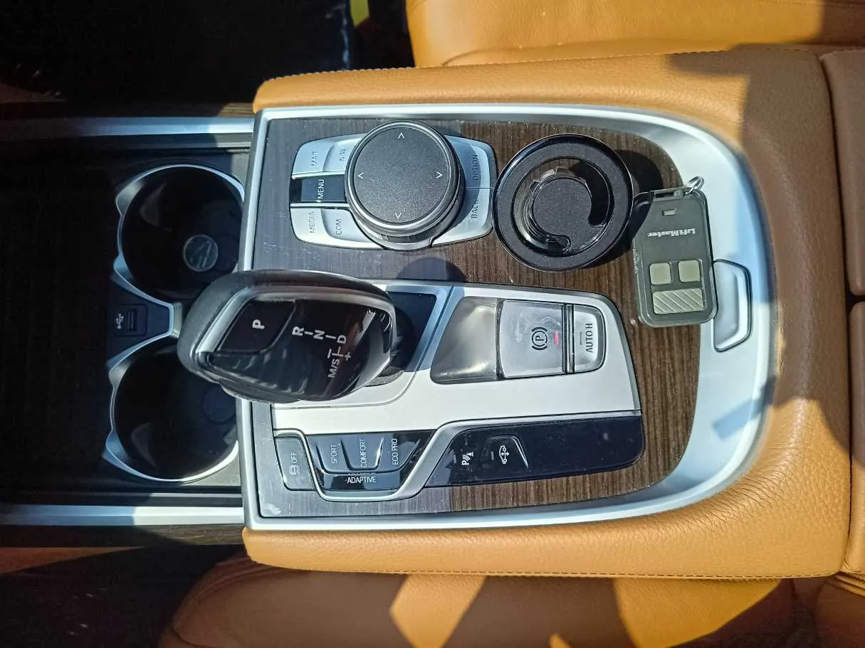 Car image 24