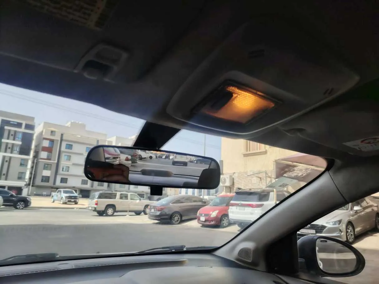 Car image 30