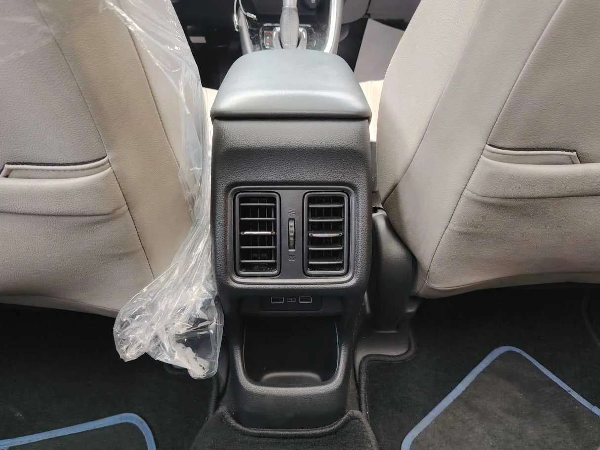 Car image 34