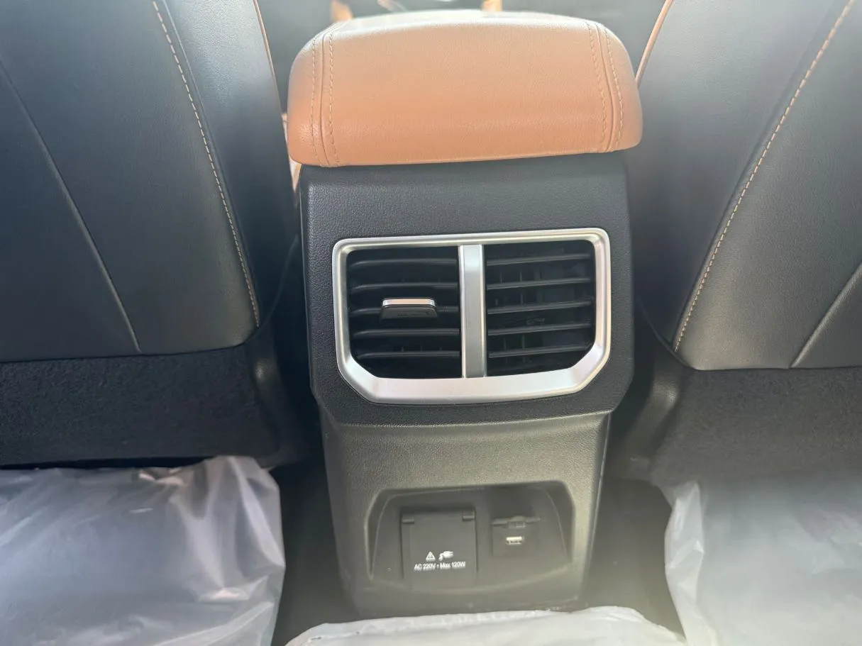 Car image 25