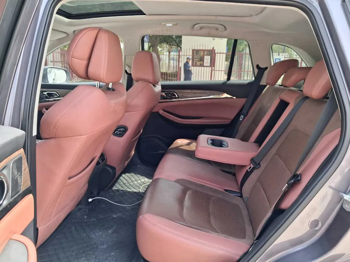 Car image 13