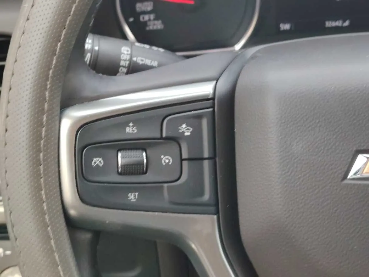 Car image 25