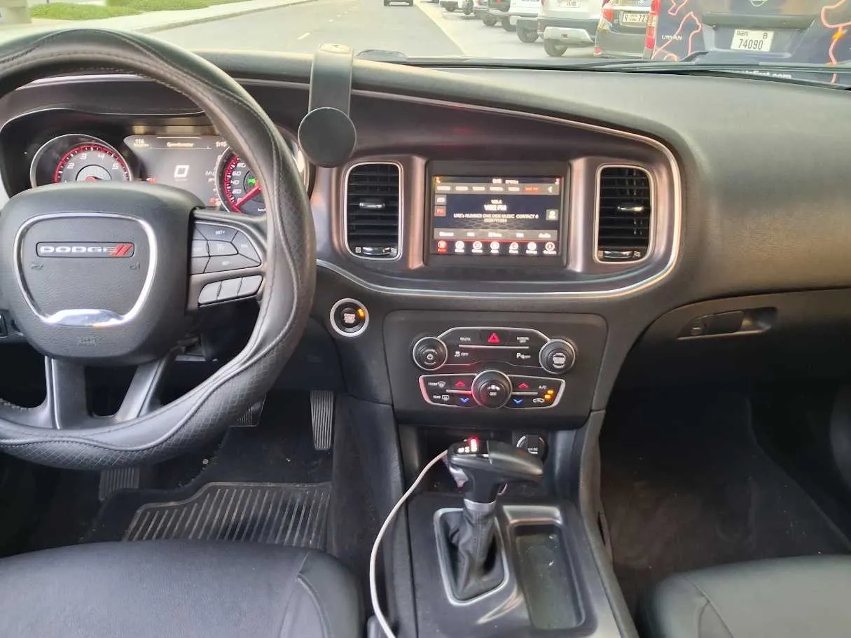 Car image 18