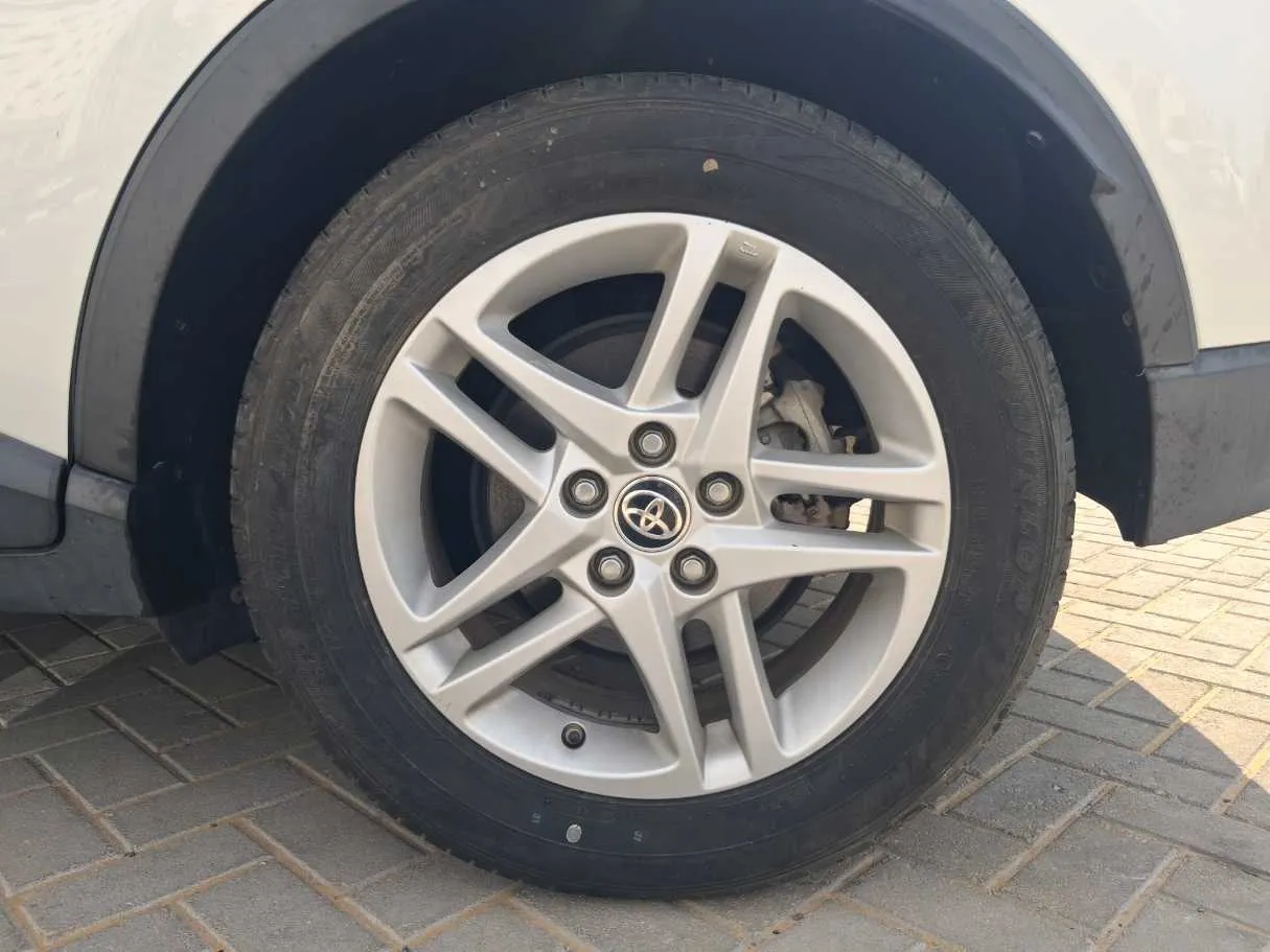 Car image 9