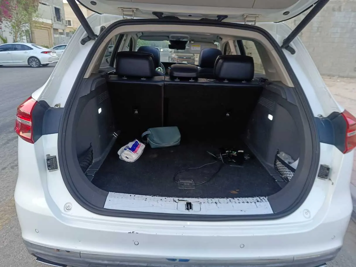 Car image 26