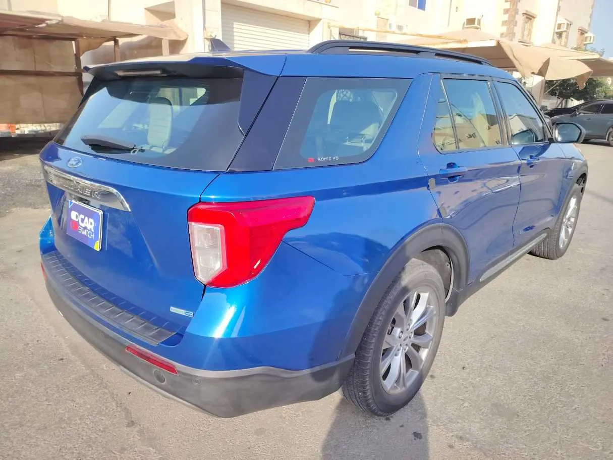 Car image 5
