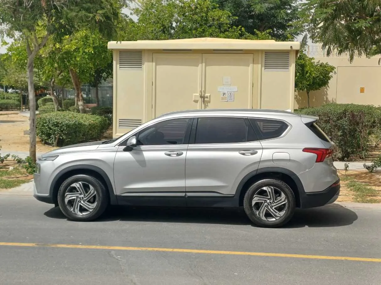 Car image 4