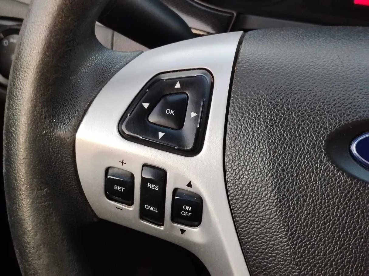 Car image 25