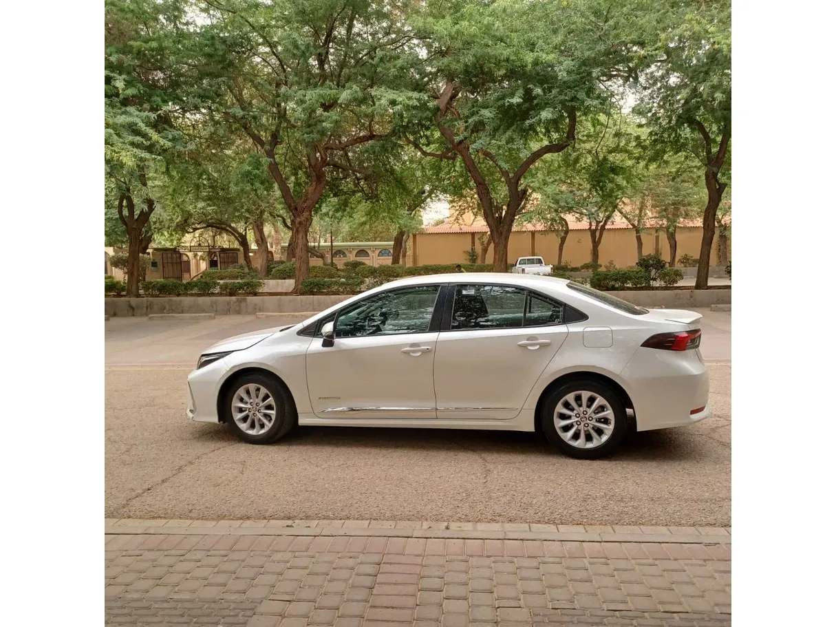 Car image 8