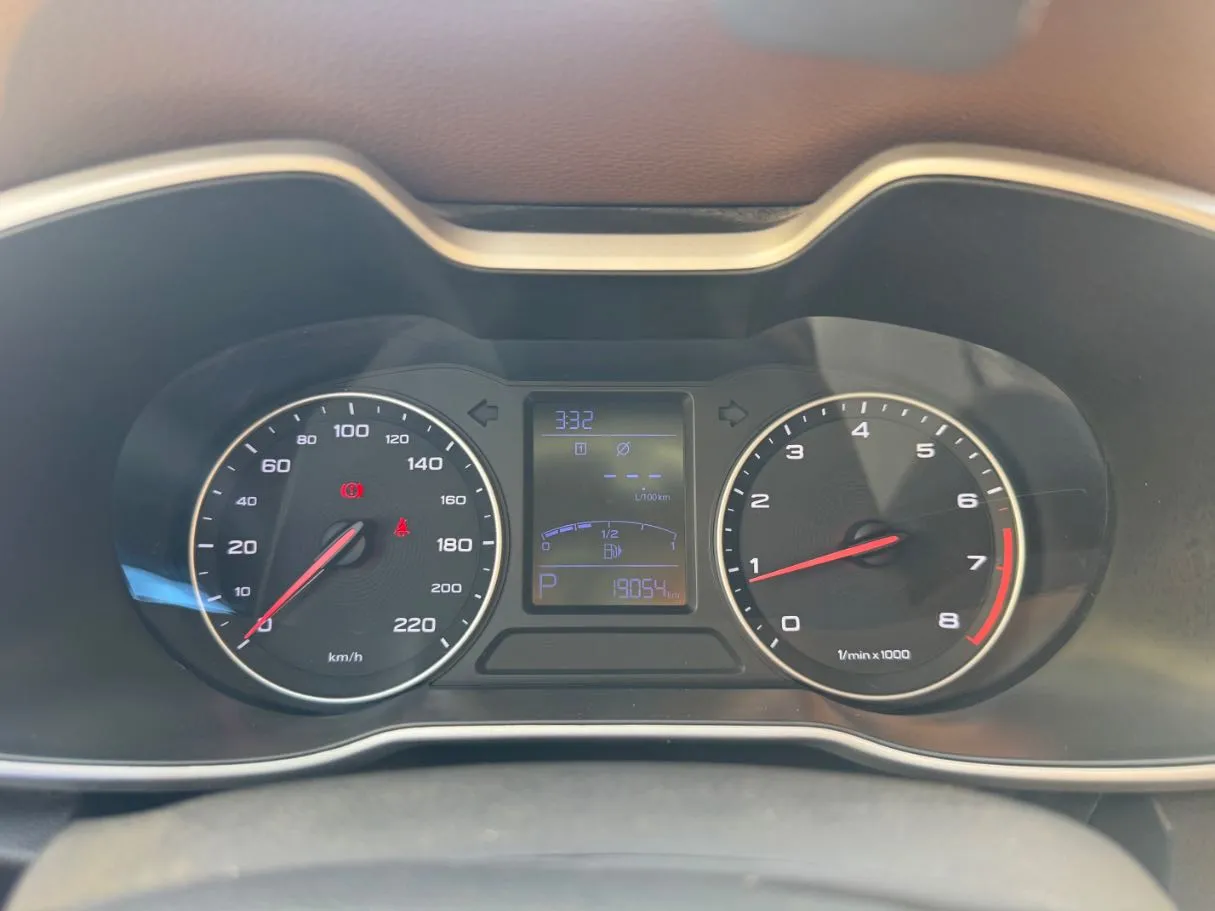 Car image 18