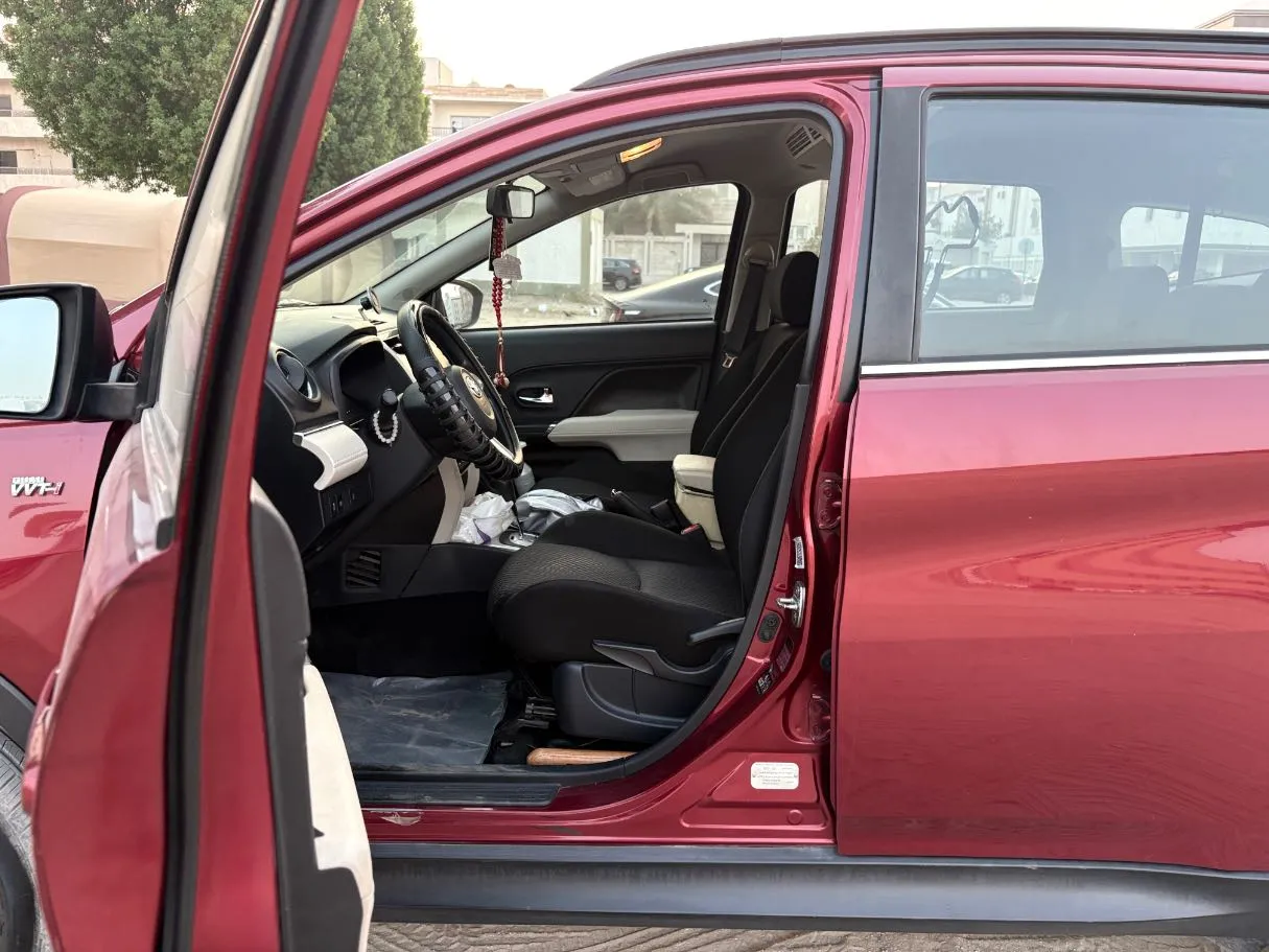 Car image 11