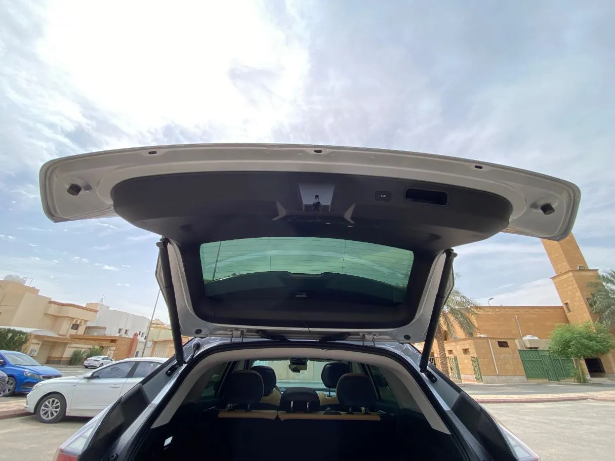 Car image 23