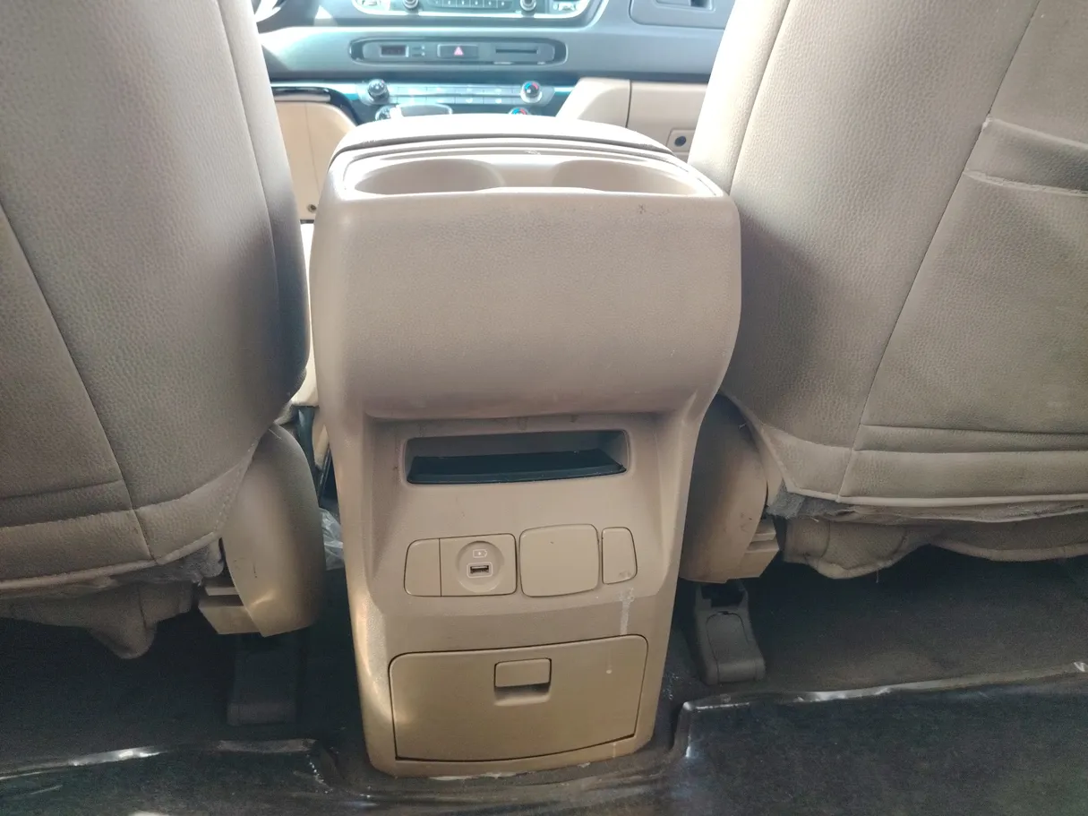 Car image 24