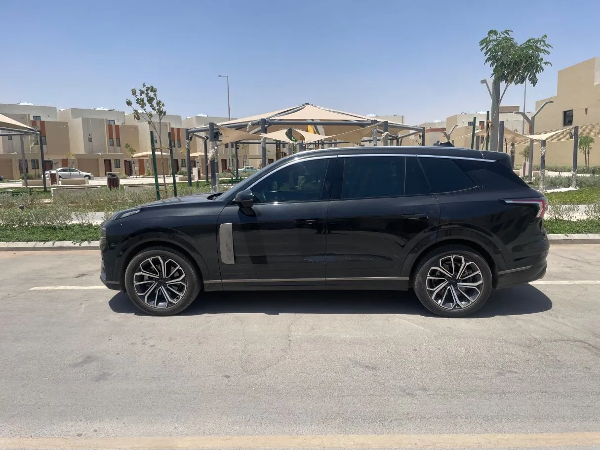 Car image 8