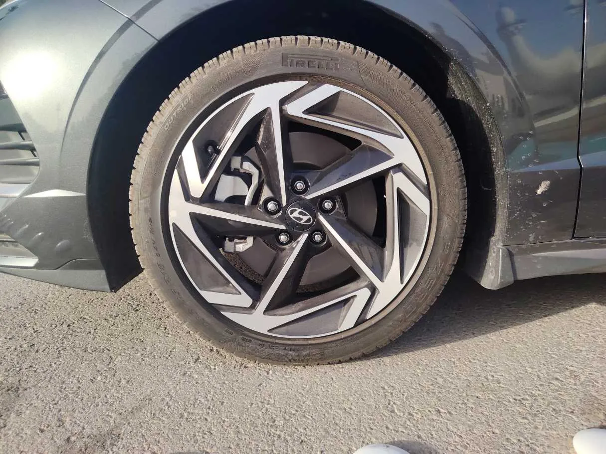 Car image 10