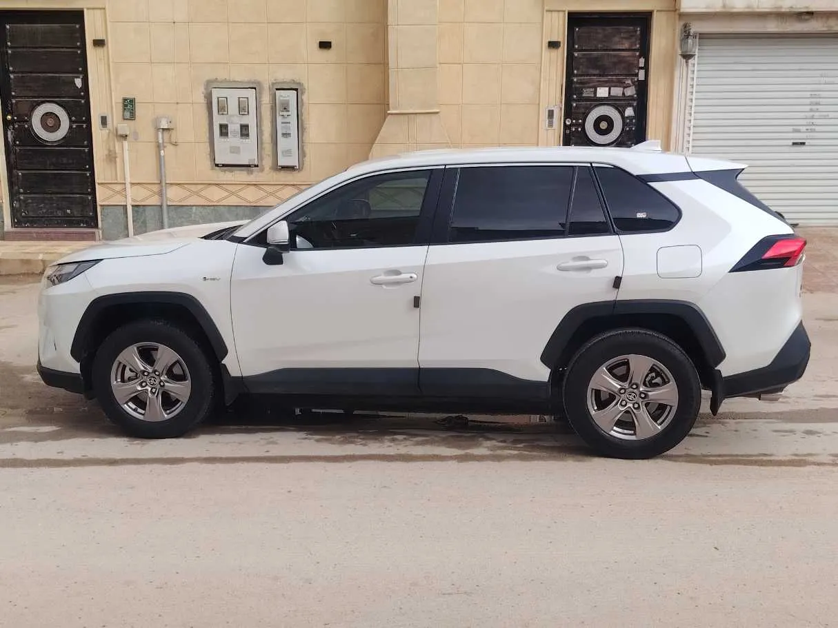 Car image 8