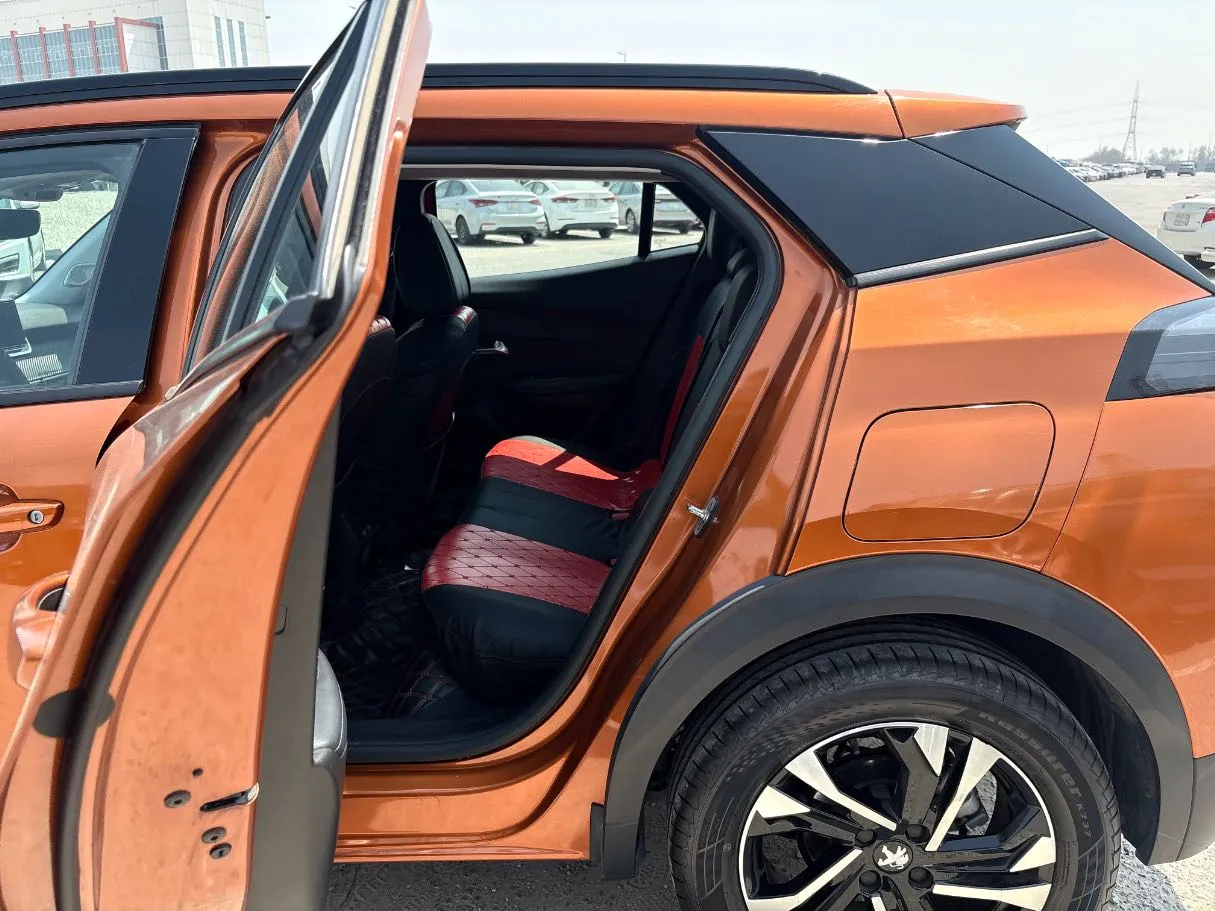 Car image 15