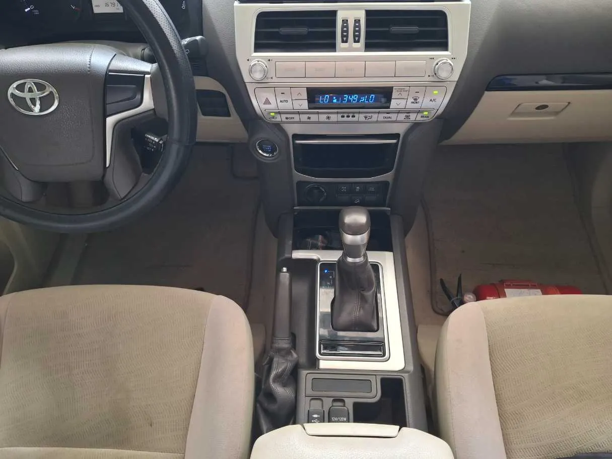 Car image 12