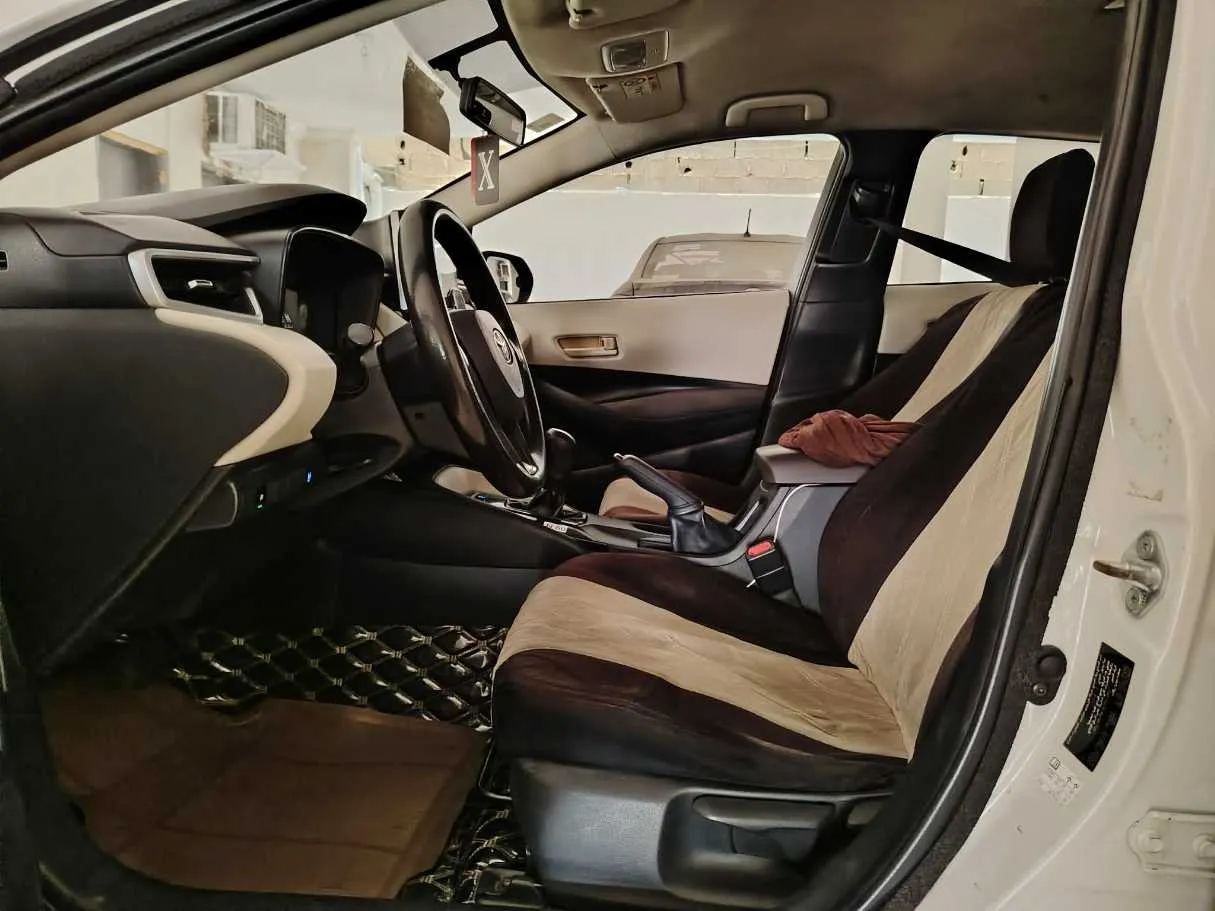 Car image 14