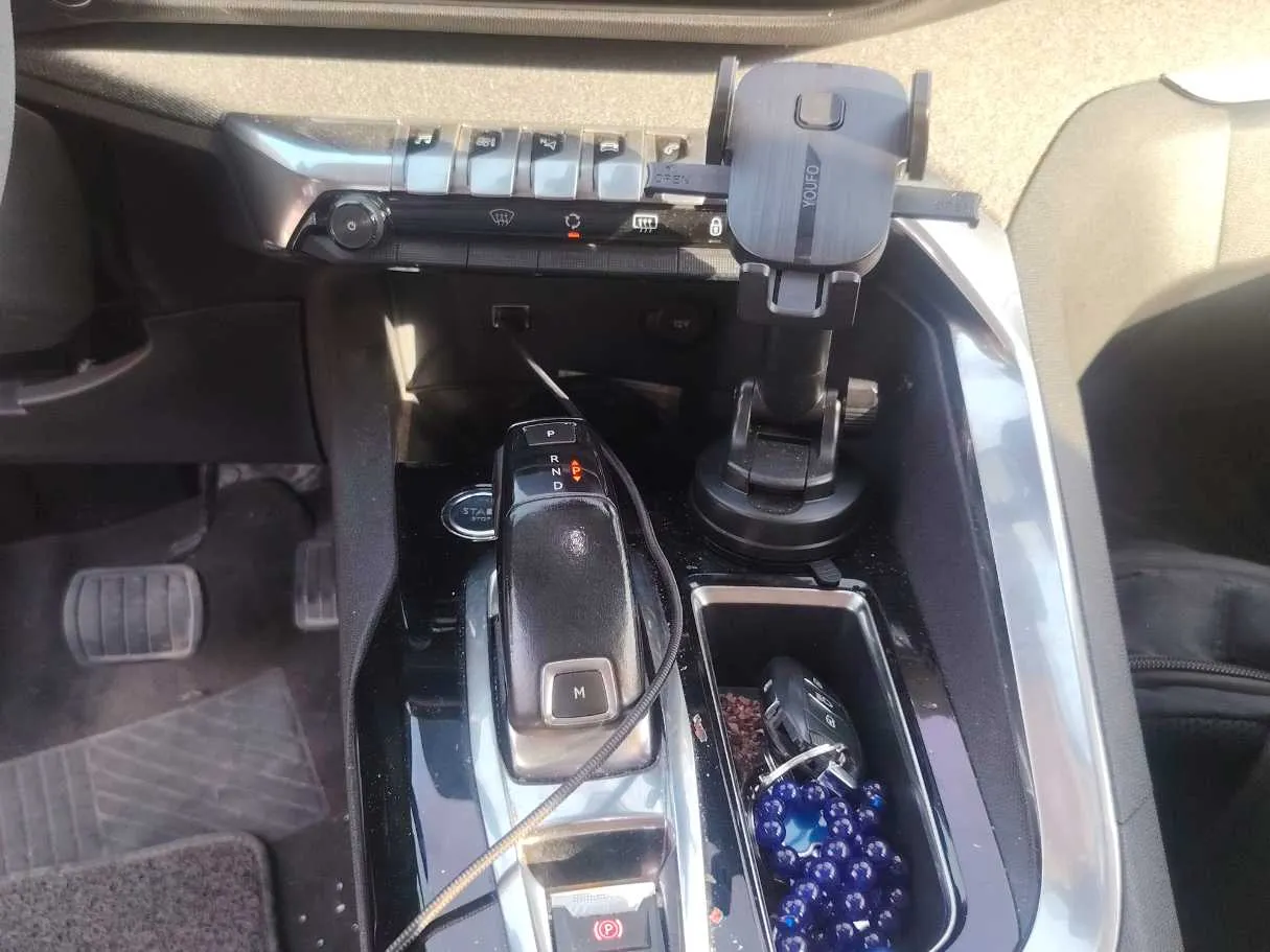 Car image 17