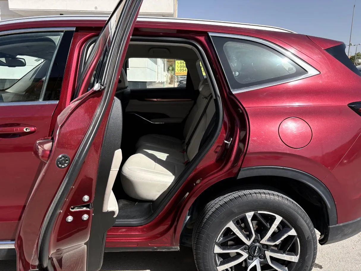 Car image 15