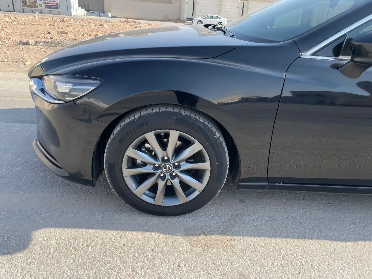 Car image 9