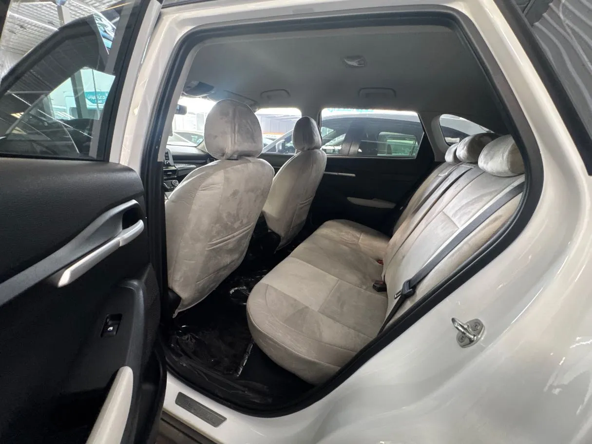 Car image 15