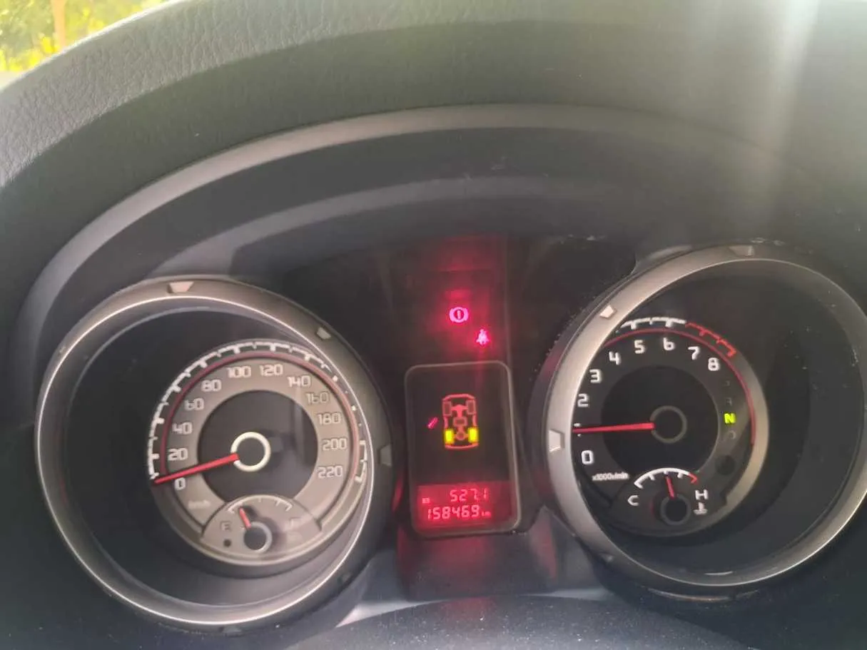 Car image 12