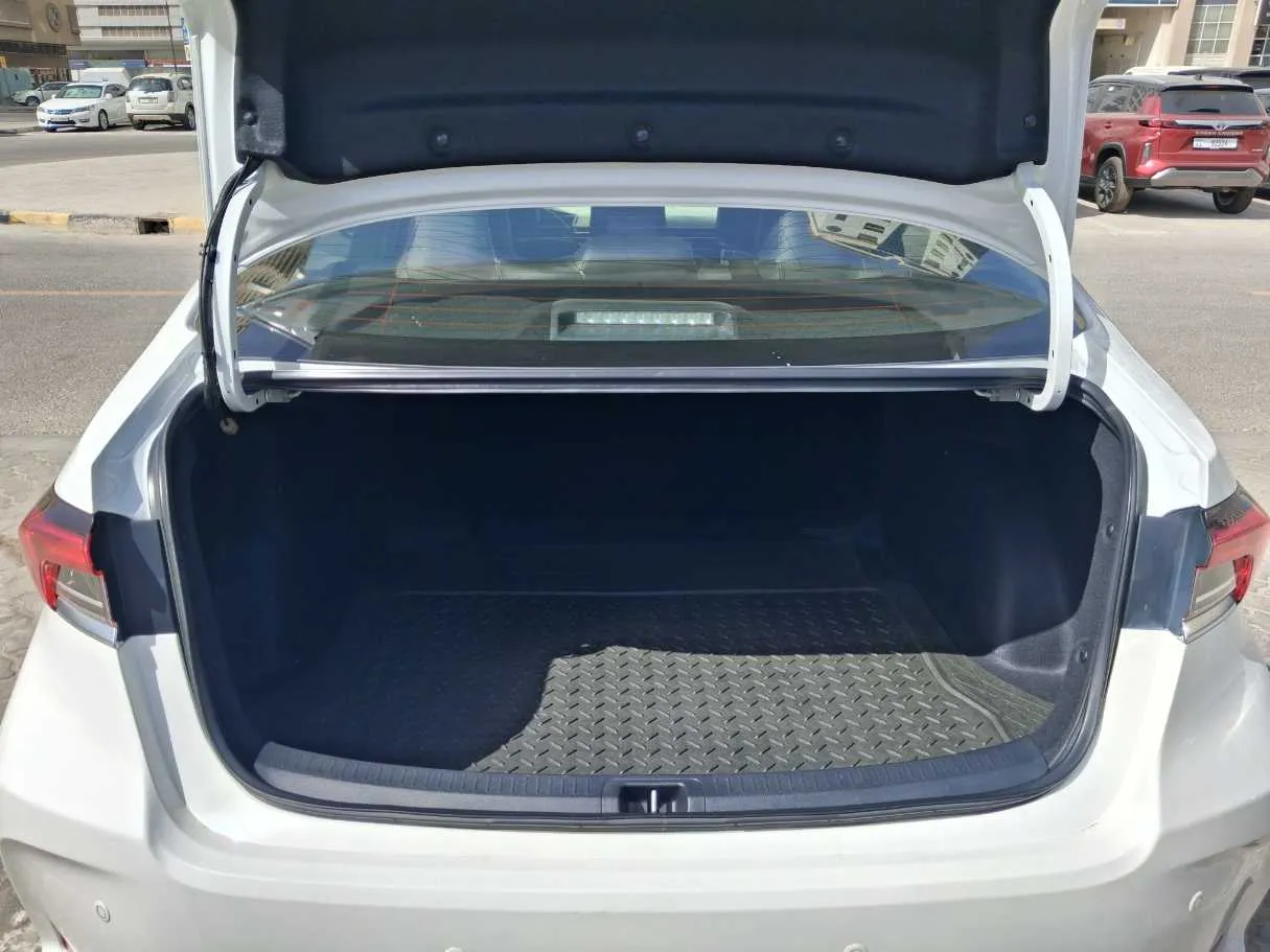 Car image 18