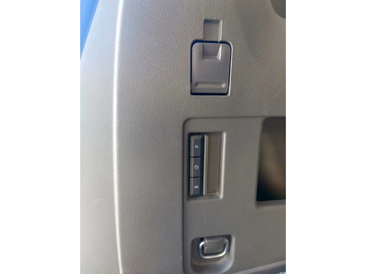 Car image 32