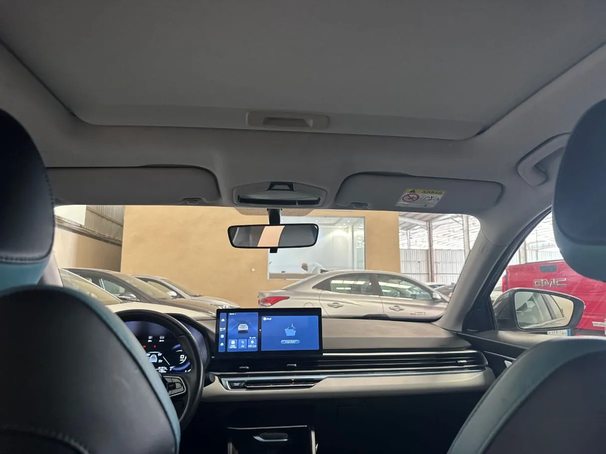 Car image 16